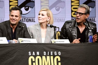 Panel. Los actores Mark Ruffalo, Cate Blanchett y Jeff Goldblum presentaron el nuevo tráiler de Thor: Ragnarok. (AP)