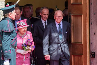 El pasado mayo, el palacio de Buckingham anunció que el príncipe Felipe, que goza de una salud relativamente buena para su edad (96 años), se retiraría de la vida pública después del verano. (ARCHIVO)