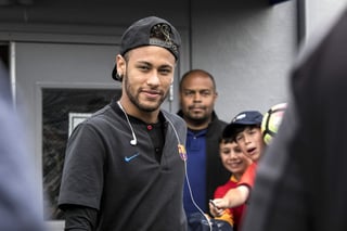 Siguen los rumores del posible fichaje de Neymar con el PSG. (EFE)