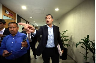 Reunión. Ochoa Reza asistió a una reunión privada con diputados federales. 