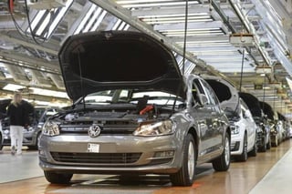 Cambio.Para disminuir la emisiones de gases contaminantes, VW ajustará el software a 4 millones de vehículos a diesel en Alemania.