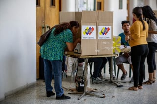Según indicó la víspera, la presidenta del Consejo Nacional Electoral (CNE) Tibisay Lucena, ocho millones 89 mil 320 personas votaron en la elección de los miembros de la Constituyente, 41.53 por ciento del padrón de 19.5 millones de ciudadanos. (ARCHIVO)