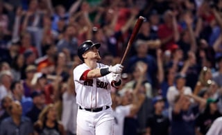 Christian Vázquez remolcó tres carreras para guiar a los Red Sox a una victorias sobre Cleveland. (AP)