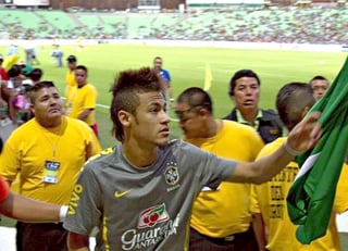 Neymar apareció de nueva cuenta en el TSM en el 2011 jugando un amistoso con la Selección de Brasil ante la Selección Mexicana. (MEDIOTIEMPO)
