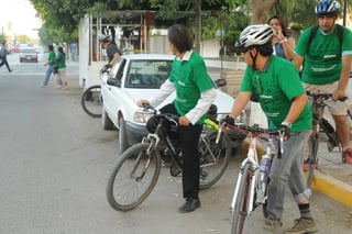 Denuncia. Colectivo Ruedas del Desierto pidió a las autoridades se proceda contra conductor que atropelló a ciclista.  (EL SIGLO DE TORREÓN)