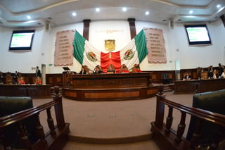 De un orden del día de 13 puntos de la sesión permanente, ocho estuvieron relacionados con el priista Miguel Riquelme y el panista Guillermo Anaya. (ARCHIVO)