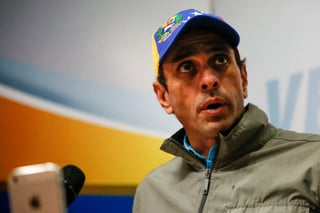 Henrique Capriles invitó a Diego Maradona a que fuera a Venezuela para que viviera la situación del país. (Archivo)