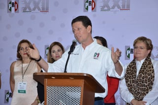 En rueda de prensa, Ortiz Proal fue cuestionado en relación a la baja popularidad del presidente Enrique Peña Nieto y la posible afectación en la próxima elección presidencial. (FERNANDO COMPEÁN)