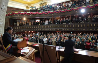 Desde el Palacio Federal Legislativo el jefe de Estado aseguró que el proyecto de Carta Magna es el mismo del fallecido presidente Hugo Chávez. (EFE)