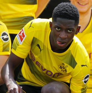 El extremo francés del Borussia Dortmund Ousmane Dembelé en una fotografía de equipo en Dortmund. Castigan a Dembele en el Dortmund
