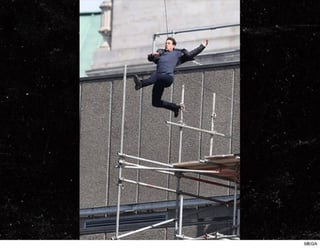 Accidente. El actor Tom Cruise estaba realizando una escena de riesgo. (ESPECIAL)