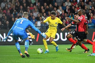 Neymar Jr. marcó el tercer tanto en la victoria del PSG 3-0 ante Guingamp en la segunda fecha de la liga francesa. Neymar Jr. debuta con gol en el PSG