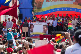 Apoyo. Miles acompañaron a Nicólas Maduro a la marcha antiimperialista en contra de Trump. (EFE)