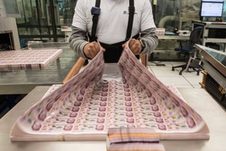 Elaboración. Aspectos generales de la elaboración de los billetes en el Banco de México. (EL UNIVERSAL)