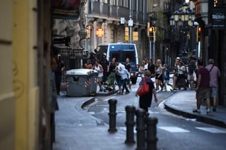 Una van se lanzó contra peatones en la ciudad de Barcelona hiriendo a varios de ellos. (AP)