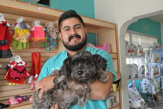Día del Veterinario. Arturo Flores pide a los propietarios de mascotas que sean responsables y no les abandonen. (FABIOLA P. CANEDO)