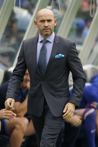 El español Paco Jémez, entrenador del Cruz Azul, fue sancionado ayer con una multa por 2 mil salarios mínimos. (Jam Media)