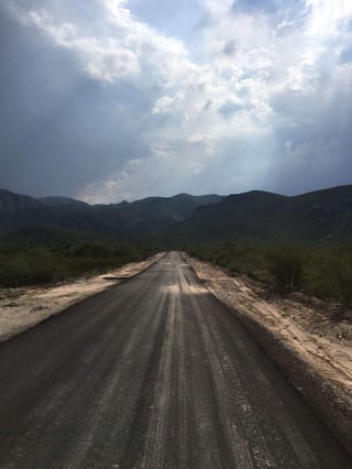 Por mucho tiempo los habitantes de las comunidades de El Refugio y Santa Anita, colindante al Cañón de Fernández, habían solicitado la pavimentación de los caminos. (EL SIGLO DE TORREÓN)