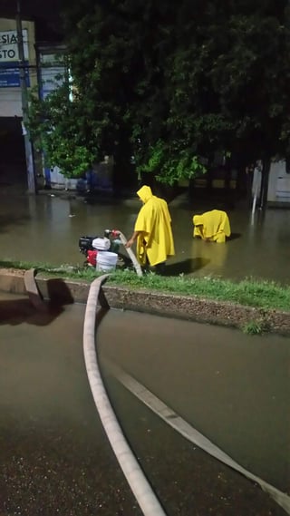 El director de Protección Civil informó que las lluvias intensas ocasionaron afectaciones en viviendas, inundaciones y otros estragos. (EL SIGLO DE TORREÓN)