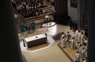 Recuerdo. La misa se celebró en la Basílica de la Sagrada Familia para recordar a las víctimas de los atentados terroristas.