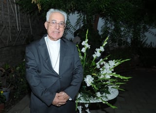Verbena. Con motivo de su cumpleaños, el Obispo José Guadalupe Galván Galindo fue festejado. (RAMÓN SOTOMAYOR)