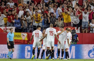 Sevilla empató a dos con el Istanbul Basaksehir y avanzó a la fase de grupos de la Champios con un 4-3 global. (EFE)