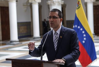 'Venezuela recibe con indignación medida antintegracionista de Panamá. Obraremos con reciprocidad y nos reservamos medidas complementarias', dijo Arreaza en su cuenta de Twitter. (ARCHIVO)