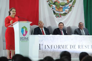 La alcaldesa estuvo acompañada del gobernador José Rosas Aispuro Torres. (RAMÓN SOTOMAYOR) 