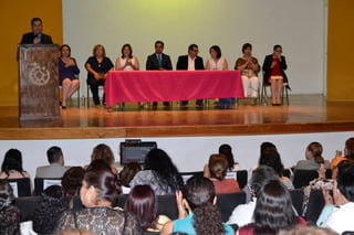 Diploma. Se gradúan 150 mujeres emprendedoras del programa 'Mujeres Moviendo México'. (EDITH GONZÁLEZ)