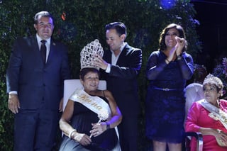 Ganadora. La señora Ema Macías Ponce, representante de Parras es la Reina del Adulto Mayor, 2017.