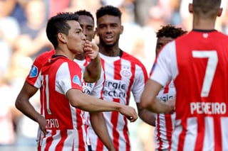 Hirving Lozano (i) marcó el segundo tanto del PSV ante Roda JC. El mexicano ha anotado en sus tres partidos con el equipo holandés. (Cortesía)