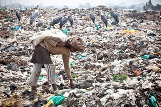 Nueva ley en Kenia pone multas de hasta 38 mil dólares para quien utilice bolsas de plástico. (INTERNET)