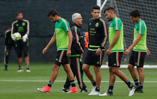 Ambos jugadores se integrarán más tarde a la concentración de la selección mexicana en la ciudad de Cuernavaca, localizada a unos 80 kilómetros al sur de la capital.