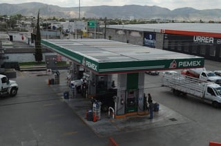 El promedio diario semestral de 2017 en consumo de gasolina fue de 125 mil millones de litros, de acuerdo con Pemex. (EL SIGLO DE TORREÓN/RAMÓN SOTOMAYOR)
