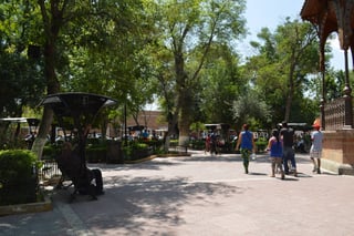 Plaza. La plaza principal, frente al paseo Sarabia, es uno de los lugares más concurridos de Lerdo y hay venta de alimentos. (EL SIGLO DE TORREÓN) 