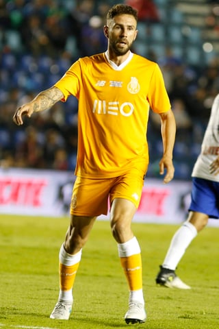 El futbolista azteca continuará en el Porto de Portugal. 