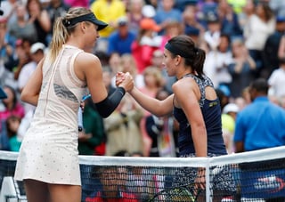 Maria Sharapova cayó  7-5, 4-6, 2-6 ante Anastasija Sevastova en los octavos de final del Abierto de los Estados Unidos. (EFE)