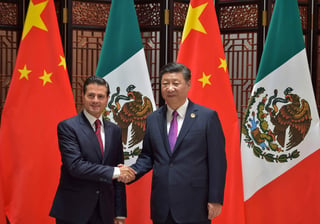 Los presidentes de México y China, Enrique Peña Nieto (izq.) y Xi Jinping (der.), refrendaron su voluntad por defender el libre comercio, en el marco de un sistema multilateral basado en reglas claras. (NOTIMEX)