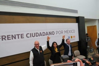 El Frente Ciudadano por México fue conformado por los líderes de los partidos Acción Nacional (PAN), Ricardo Anaya (der.); de la Revolución Democrática (PRD), Alejandra Barrales (centro); y Movimiento Ciudadano, Dante Delgado (izq.). (TWITTER)
