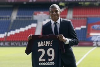 Mbappé reiteró que tener al delantero brasileño Neymar como compañero fue una de las razones que lo llevó a firmar con el club parisino, pues tener al astro de su lado es una gran ventaja.
