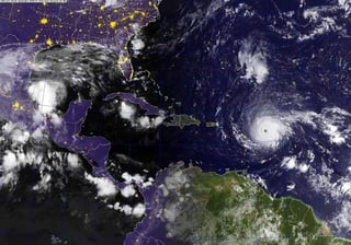 El huracán de categoría 5 'Irma', el más fuerte registrado nunca en el Atlántico, no cede un ápice su fuerza y mantiene hoy sus vientos de 295 kilómetros por hora. (ARCHIVO)