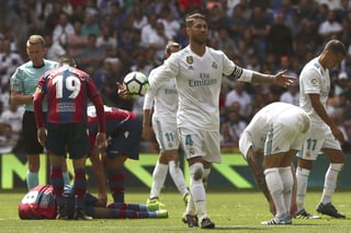 Real Madrid empató en casa a un gol con el Levante y apenas suma 5 puntos en tres partidos. (EFE)
