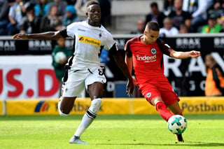 El Eintracht Frankfurt consiguió su primer triunfo de la campaña tras vencer por la mínima diferencia a Borussia Monchengladbach. (EFE)
