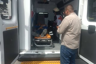 Fractura. El joven de 23 años resultó con una fractura expuesta en su brazo izquierdo, fue atendido por personal de Cruz Roja.