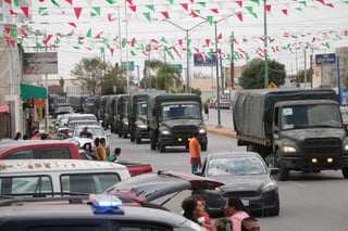 Recorrido. Elementos de la Policía Militar visitaron Madero ayer, antes de arribar a su nuevo domicilio en San Pedro. (CORTESÍA)