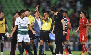 Al final del partido, hubo un conato de bronca entre Araujo y Santiago García, con saldo de tarjeta roja para el zaguero lagunero y amarilla para el visitante.
