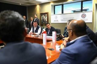 Anoche, el mandatario encabezó en Los Pinos una reunión de gabinete para dar seguimiento a las acciones emprendidas por el gobierno federal tras el terremoto del viernes y el paso del huracán 'Katia'. (ARCHIVO)