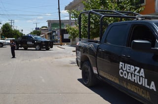 En el municipio de Torreón, la PGJE refirió que los agentes investigadores, capturaron a José, de 36 años;Ramiro, 25, y a Fernando, 49 años, con 32 bolsas que contenian fragmentos granulados y cristalinos con las características de la droga que se denominada cristal, además de 60 bolsas con marihuana. (ARCHIVO)