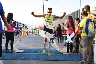 José Antonio García ganó el primer lugar en la carrera de 12K. (Jesús Galindo)