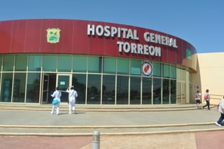 Atención. Paramédicos de la Cruz Roja trasladaron al joven a las instalaciones del Hospital General. (ARCHIVO) 